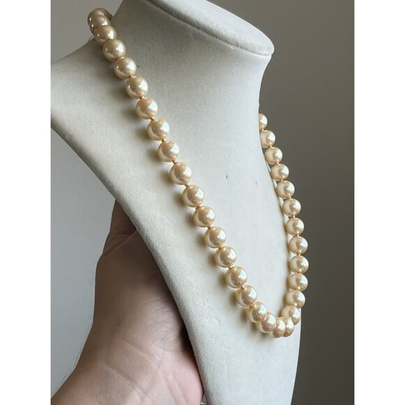 NOS Vintage Glass Faux Pearls Necklace Individually Knotted 18” - Picture 2 of 6